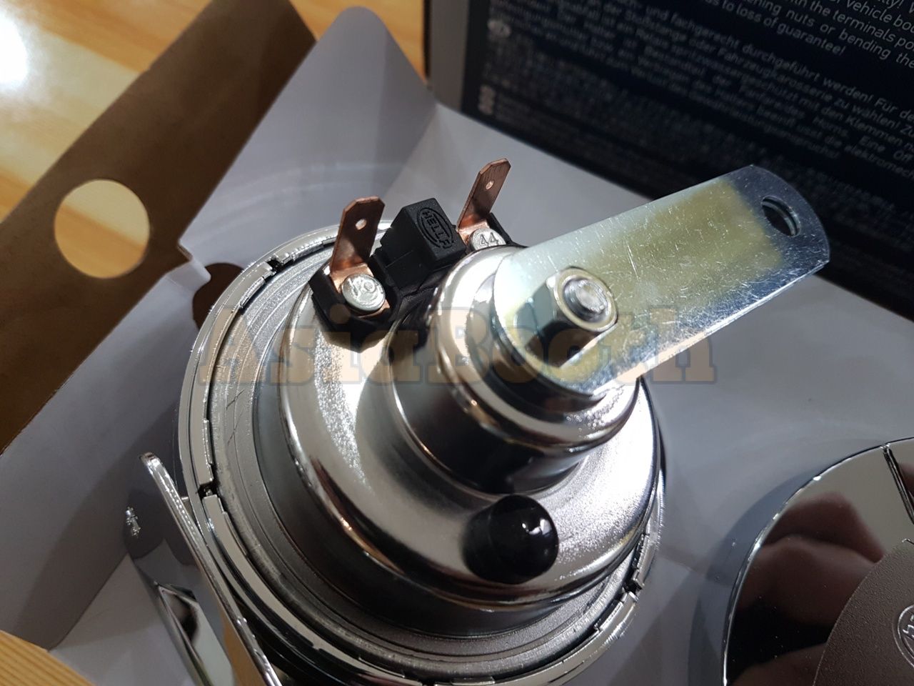 HELLA Chrome Twin Tone Trumpet Horn Set 410Hz/510Hz 112dB Asia Booth